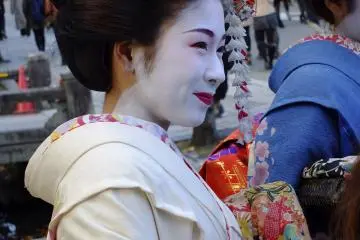 <p>More people watching</p>