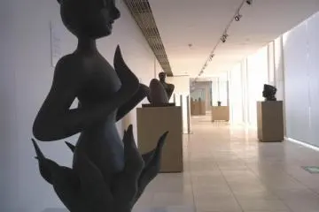 The long sculpture gallery