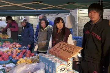 Salah satu dari banyak kios duduk di pagi yang dingin