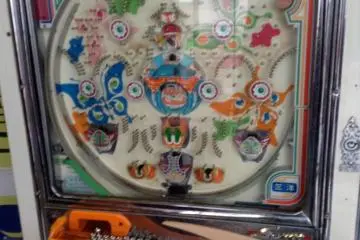 <p>A functioning pinball pachinko game that you are able to play.</p>