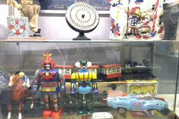 <p>More vintage toys.&nbsp;</p>