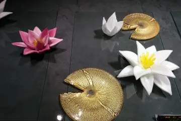 <p>ดอกไม้จากแก้ว</p>