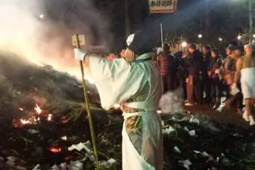 <p>A priest oversees the bonfire. Unlike participants, he is fully clothed.&nbsp;</p>