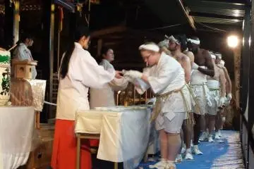 <p>Receiving sake at the main shrine.&nbsp;</p>