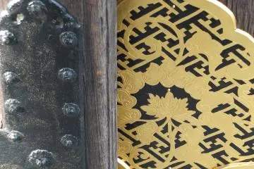 <p>Column decoration in a different design</p>