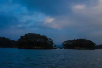 <p>Islands vary in size from small rocky formations to a few islands large enough to support residents.</p>