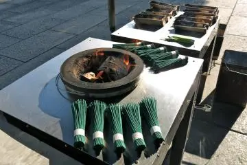 <p>Most visitors purchase incense to burn and then pray at each of the 47 loyal retainers graves</p>