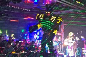 <p>This was the tallest robot of&nbsp;all. Lasers and all!</p>