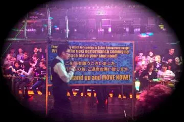 <p>There are three&nbsp;1-hour shows daily. So&nbsp;once the show is over, please leave your seats right away.</p>