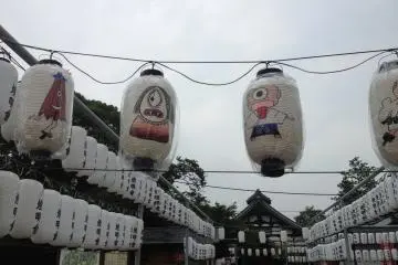 <p>Some odd lanterns at the exit to the statue&nbsp;grounds.</p>