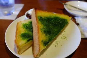 녹차 토스트는 달고 맛있는 간식거리다