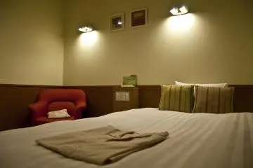 <p>Comfy semi-double bed</p>