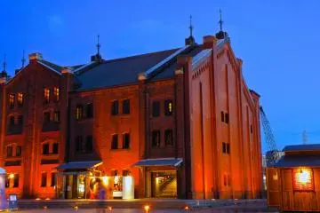 <p>Ce b&acirc;timent renferme aussi des commerces mais est surtout utilis&eacute; pour accueillir des manifestations diverses et des expositions d'art. Jetez un coup d'oeil aux affiches des expositions d'art pr&egrave;s de l'entr&eacute;e</p>
