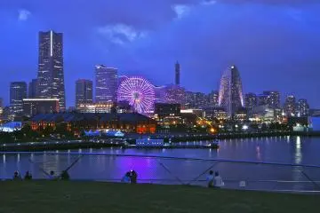 <p>Akarenga Soko&nbsp;vu depuis le International Passanger Terminal Osanbashi de Yokohama - une vue fascinante et romantique, comme vous le comprendrez en voyant tous les couples au bord de l'eau</p>