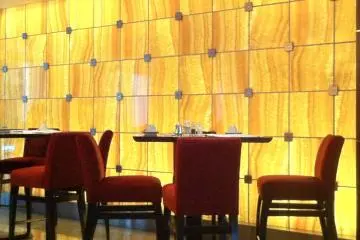 Modern Decor in the eating area
