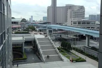<p>ลานขนาดยักษ์ เชื่อต่อเข้ากับลานหน้า FUJI TV เพื่อตรงไปยังจุดชมวิว เทพีเสรีภาพ</p>