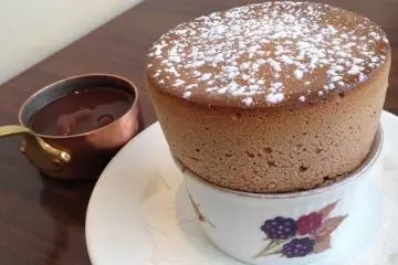 <p>Chocolate Souffle ช็อคโกแลตซูเฟล่ฟูฟ่องหน้าตาน่าทานเป็นยิ่งนัก</p>