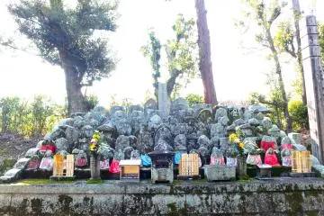 <p>Bordering the temple cemetery</p>