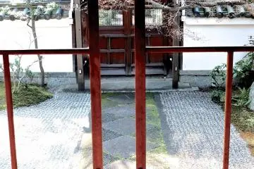 <p>Side entrance to one of the temple buildings</p>