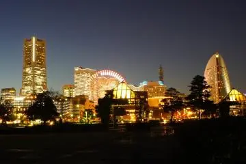 <p>Yokohama Landmark Tower as seen from the Akarenga Soko&nbsp;grounds, located just 10 minutes away from the Landmark Tower.</p>