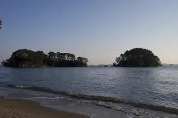 <p>View from a secluded beach accessible just past the Bentendo&nbsp;down a little side trail.</p>
