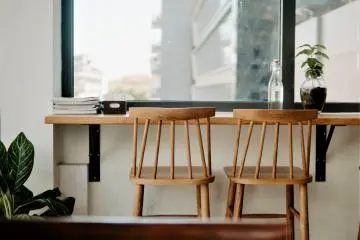Upgrade to a higher floor for elevated views of the Osaka streetscape (Photo: <a href="https://unsplash.com/photos/ub_kipyZCog" target="_blank" rel="noreferrer noopener nofollow">Di_An_h</a> / Unsplash)
