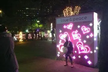 <p>귀여운 걸 빼면 일본이 아니죠! 하트 모양 장식 앞에서 사진을 찍어보세요.</p>
