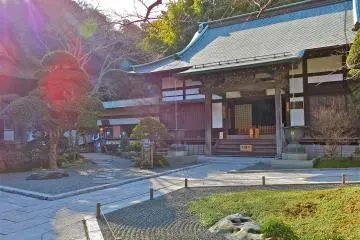 <p>Le b&acirc;timent principal du temple Hokoku-ji est fr&eacute;quemment utilis&eacute; pour des &eacute;v&egrave;nements annuels</p>