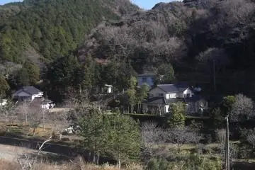 <p>It's not all coastline: there's also pretty inland scenery too</p>