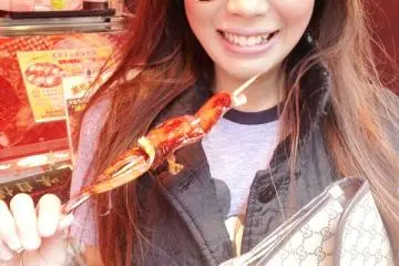 <p>ปลาหมึกย่าง (Ika Teriyaki) อร่อยมากค่ะ เนื้อปลาหมึกย่างสดๆ&nbsp; หอม หวาน ยังจำรสชาติได้ไม่ลืมเลยค่ะ</p>