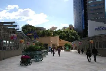 <p>สวนสาธารณะนัมบะสามารถเข้ามาได้อย่างสะดวกสถานี Nankai Namba</p>