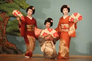 <p>게이샤 공연</p>