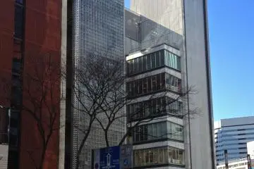 <p>The Sony Building in Ginza&nbsp;is accessible from&nbsp;exit B9&nbsp;at&nbsp;Ginza&nbsp;station. The building has seven floors with various displays of electronic gadgets,&nbsp;a cafe on the basement and on the top floor. The staff at the Sony Building are very helpful regarding&nbsp;product demonstrations and they are happy to&nbsp;answer&nbsp;any queries you might have.</p>