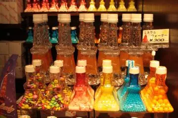 <p>รับน้ำ ขนม ลูกอม สีสวยสดใส ในTokyo Tower ไหมค่ะ</p>