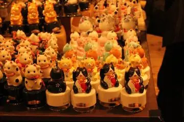 <p>กล่องดนตรีแมวเซรามิค</p>