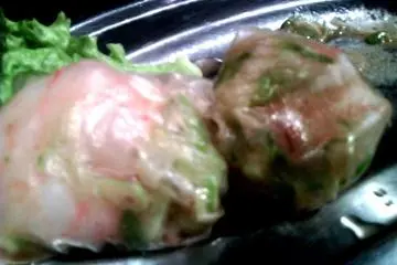 Prawn and cabbage rice paper dumplings