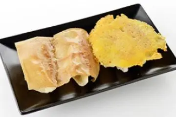 <p>เกี๊ยวซ่า</p>