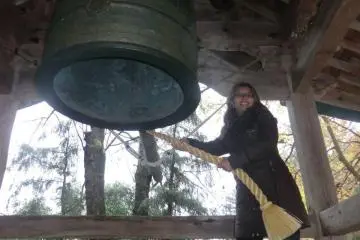 Vero rings the bell at Shingu Kumano Shrine