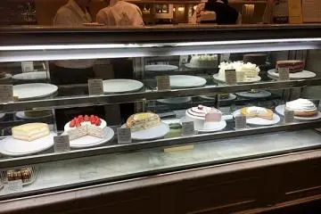 高人氣甜點店ＨＡＲＢＳ‧蛋糕真的很大