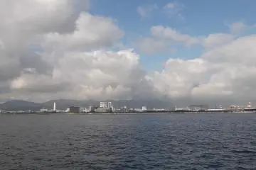 <p>ภาพถ่ายบนเรือเฟอร์รี่ มองกลับไปยังเมือง&nbsp;</p>