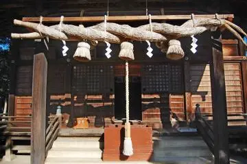 <p>The entrance&nbsp;of the <em>haiden.</em>&nbsp;You can pray here and ring the bell above you.</p>