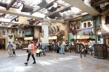 <p>บริเวณโรงอาหารในโซนอินเดีย</p>