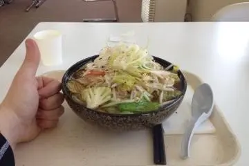 <p>Big bowl of ramen. Thumbs up for scale.</p>