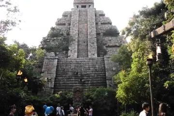 <p>"Indiana Jones Adventure: Temple of the Crystal Skull" อินเดียน่าโจนส์ ตอน ฝ่ามฤตยูถ้ำหัวกะโหลก</p>