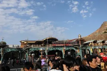 <p>Disneysea electric railway รถไฟชมวิว</p>