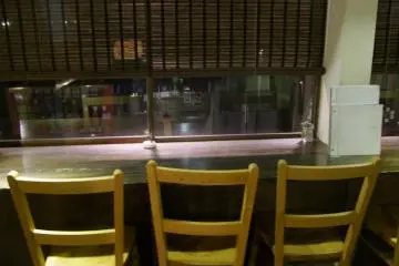 <p>Seats at the window counter</p>