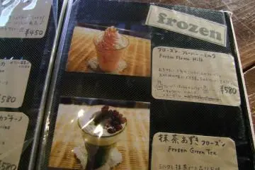 <p>Big, colorful menus make ordering easy</p>