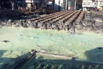 <p>เห็นเหล็ดตะกอนแร่ธาตุออนเซ็นได้ชัดเจนเลย</p>