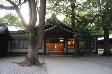 <p>สวยงามด้วยรูปทรงและแสง</p>