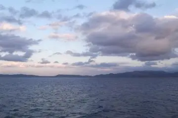 Pemandangan dari dek dalam perjalanan kembali ke Kagoshima